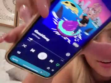 girl cam all day sophielevine image #8032615