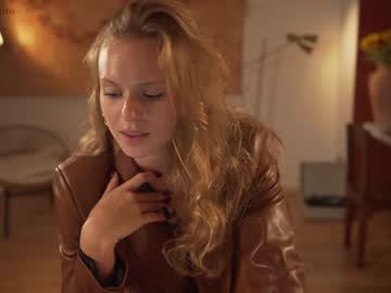 girl cam all day chillwithkira image #2823404