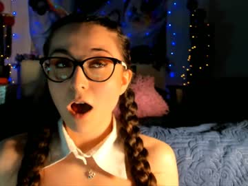 girl cam all day littlee33 image #333859