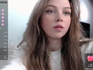 girl cam all day small_blondee image #2019444
