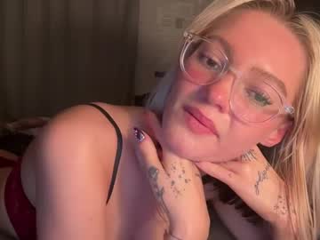 girl cam all day hijanett image #9229555