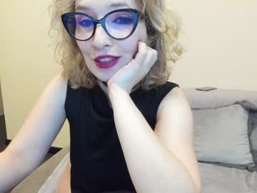girl cam all day emilymilf__ image #3543991