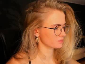 girl cam all day linellali image #2938457