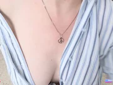 girl cam all day boobsgwendy image #9337223