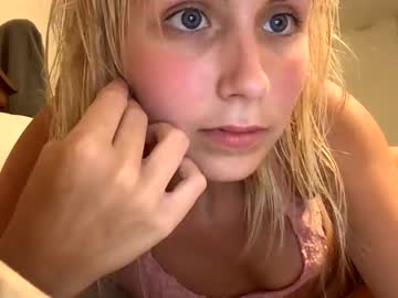 girl cam all day nicole8421 image #2216356