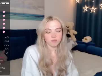 girl cam all day small_blondee image #1446416