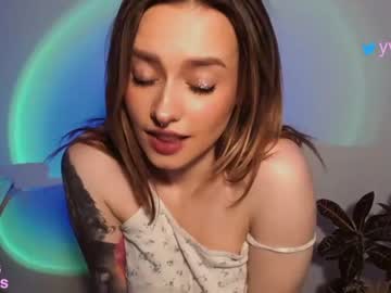 girl cam all day _yvie_ image #1629654