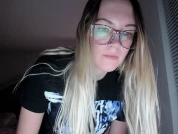 girl cam all day mariah95 image #3141830