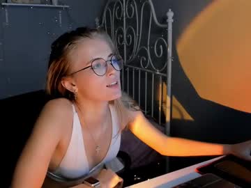 girl cam all day linellali image #2464194