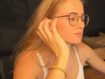 girl cam all day linellali image #3023615