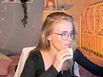 girl cam all day linellali image #2483516