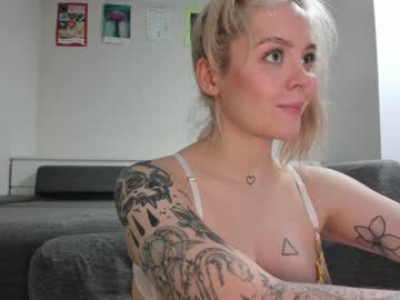 girl cam all day honey_sunshine image #2244426