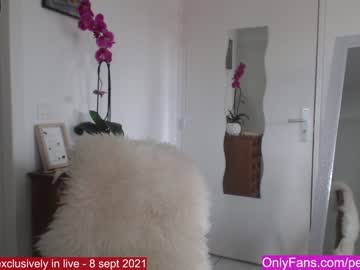girl cam all day petite_caline image #5759
