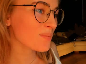 girl cam all day linellali image #2915012