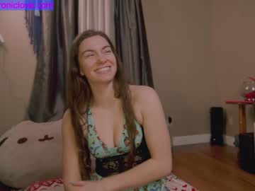 girl cam all day chroniclove image #3613312
