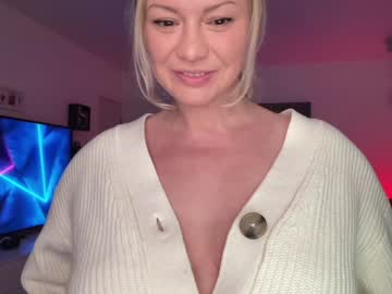 girl cam all day kiradivine image #1502222