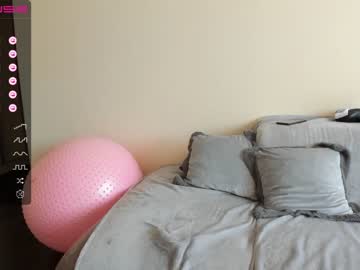 girl cam all day emilymilf__ image #4496034