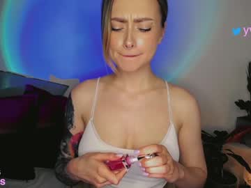 girl cam all day _yvie_ image #1809519