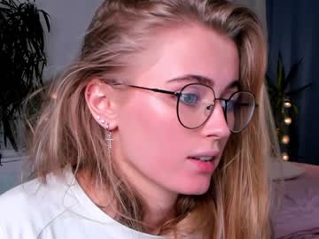 girl cam all day linellali image #2701485