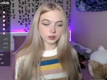 girl cam all day small_blondee image #456212