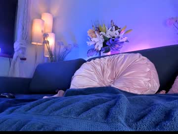 girl cam all day littlee33 image #3920969