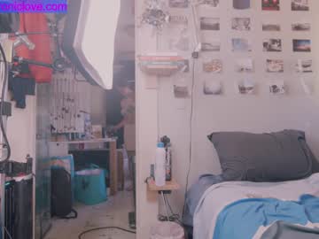 girl cam all day chroniclove image #2516511
