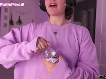 girl cam all day evelynpiers image #2273727