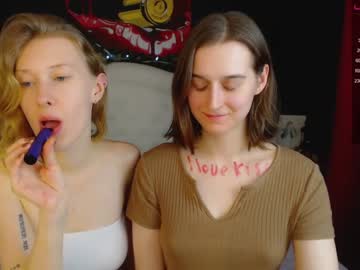 girl cam all day julia_tina image #892540