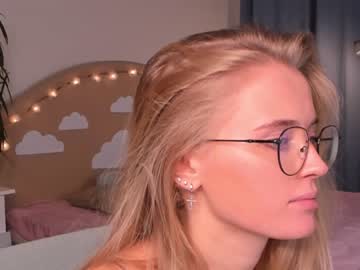 girl cam all day linellali image #2651317