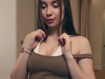 girl cam all day elleyrayman_ image #1701587