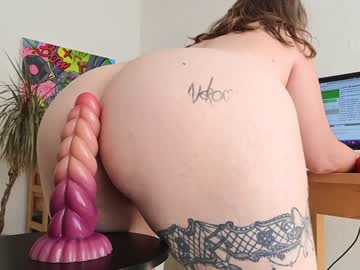 girl cam all day boobsgwendy image #5156188