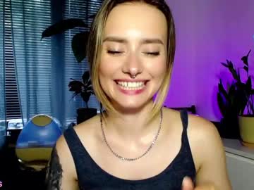girl cam all day _yvie_ image #2327025