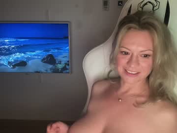 girl cam all day kiradivine image #2608888