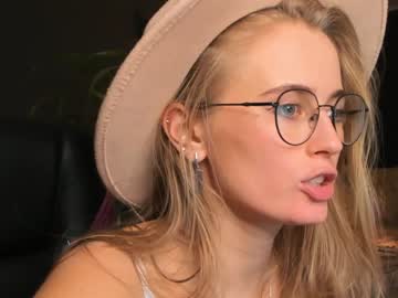 girl cam all day linellali image #2808942