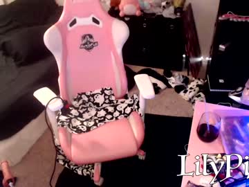 girl cam all day lilypixel image #2739051