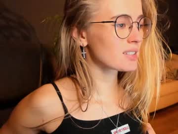girl cam all day linellali image #2959839