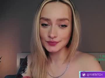 girl cam all day _yvie_ image #3975579