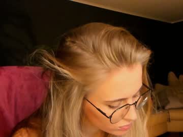 girl cam all day linellali image #2937161