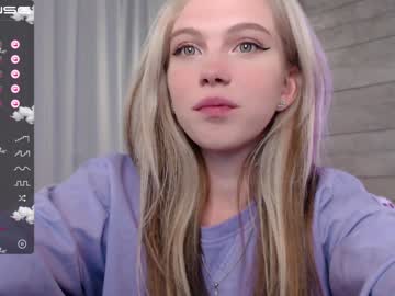 girl cam all day small_blondee image #2566163