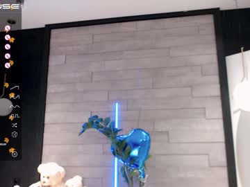 girl cam all day small_blondee image #2907885