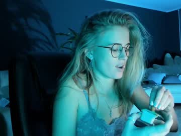 girl cam all day linellali image #2907869