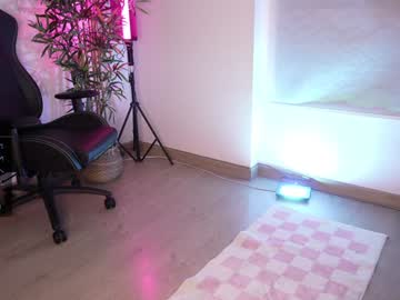 girl cam all day lau__1 image #7131320