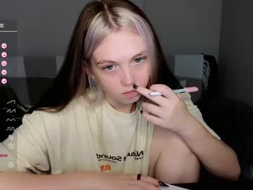 girl cam all day small_blondee image #5556804