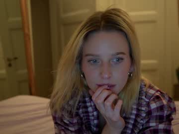 girl cam all day ellaa91 image #6082933