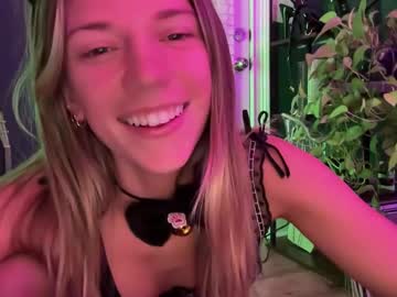 girl cam all day oliviahansleyy image #9010200
