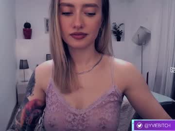 girl cam all day _yvie_ image #4888216