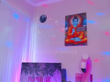 girl cam all day petitebrat image #1237600