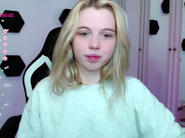 girl cam all day small_blondee image #4231599
