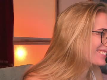 girl cam all day linellali image #2779937