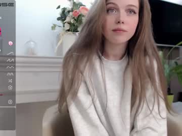 girl cam all day small_blondee image #2019637